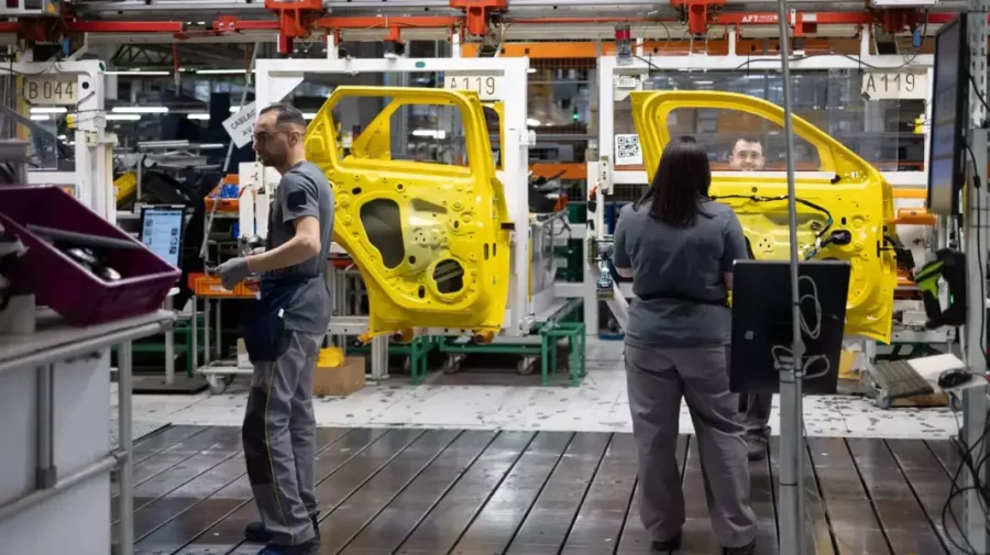 Tarifele lui Trump pentru industria auto vor încetini și economia României