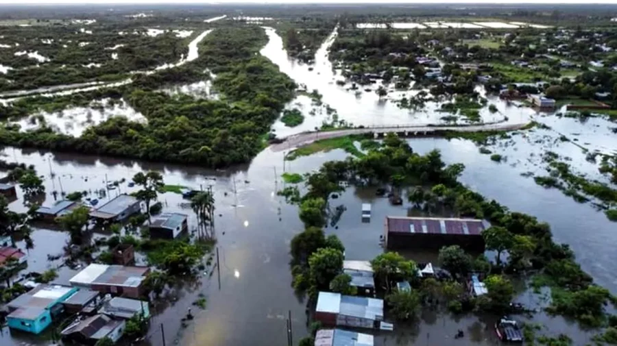 Inundaţii în Argentina: Cel puţin 16 persoane au murit şi zeci de oameni sunt daţi dispăruţi