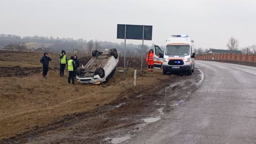 VIDEO Un automobil s-a inversat la Căușeni. Cum s-a produs accidentul rutier