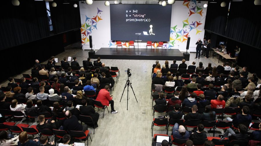 Zi cu emoții pentru 144 de elevi din țară. Aceștia participă la olimpiada republicană la informatică