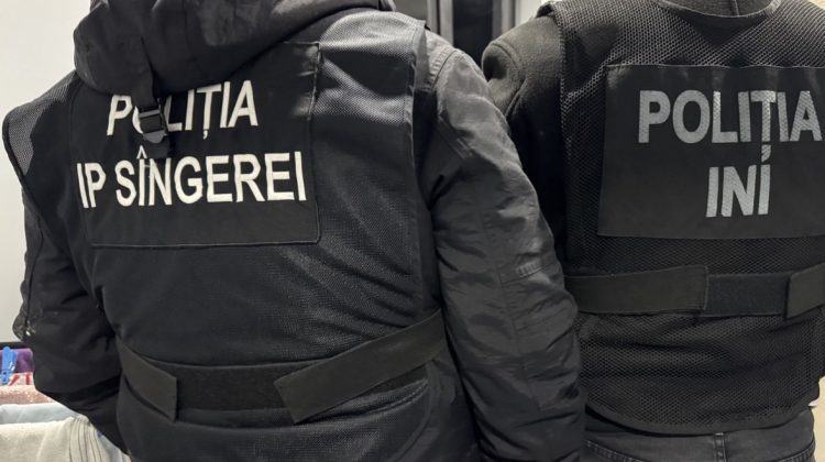 VIDEO Droguri în valoare de jumătate de milion de lei, ridicate de polițiști. Patru persoane au fost reținute