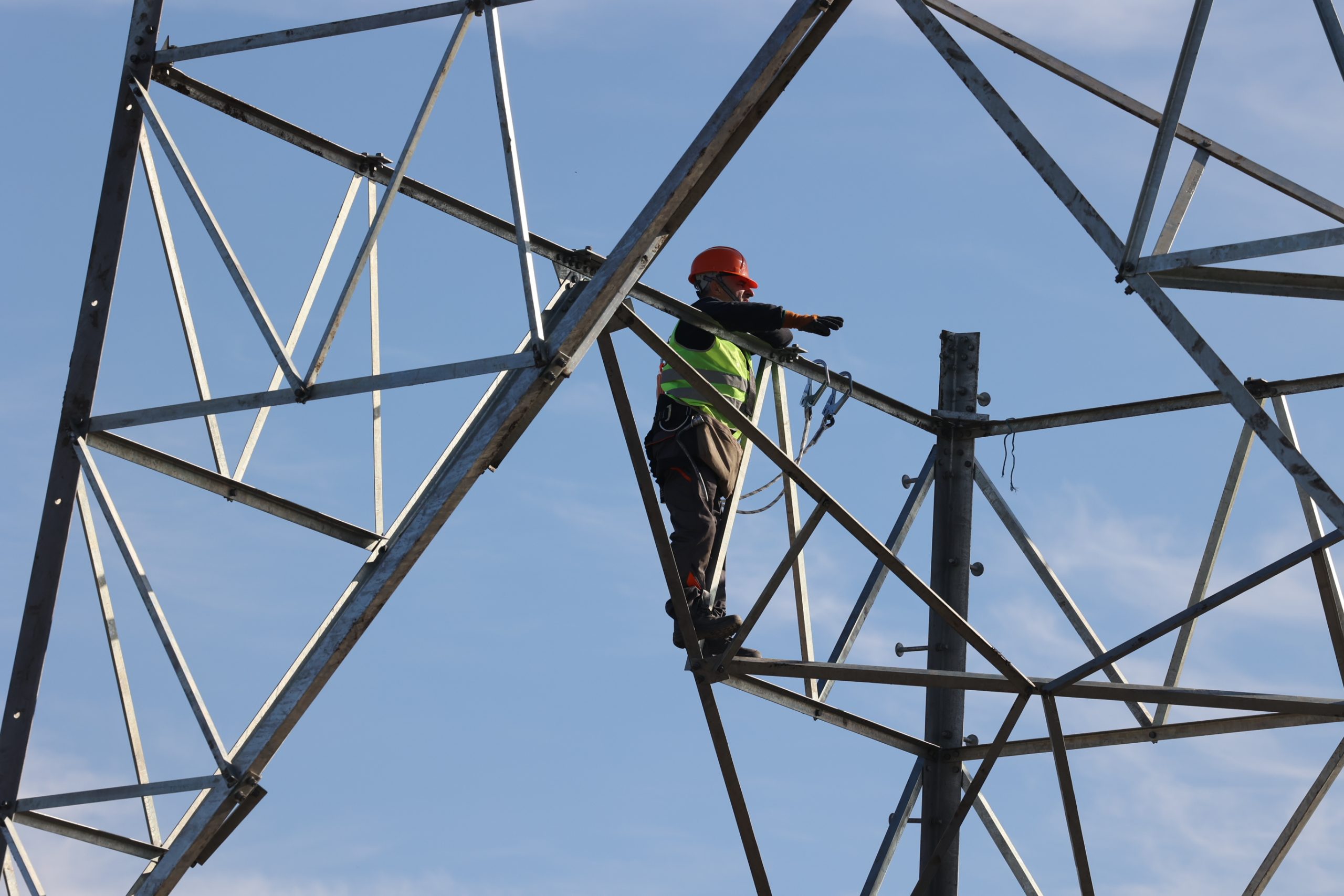 Linia electrică de 330 kV Bălți–Dnestrovsk, repusă în funcțiune după avariile provocate de furtuna din 6 august