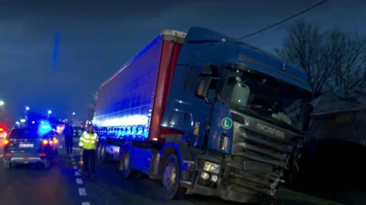 Un șofer moldovean de TIR a provocat un accident grav în România. Sunt morți și răniți