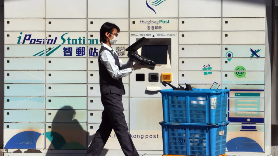 Hong Kong suspendă serviciul poştal către SUA după majorarea tarifelor vamale de către Donald Trump