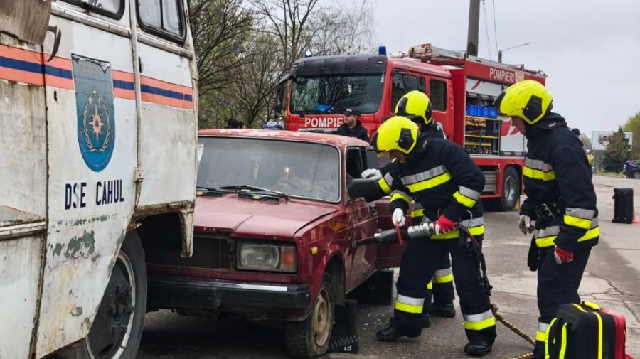 FOTO Incendii de proporții și accidente rutiere grave: Pompierii au desfășurat aplicații în raionul Cahul