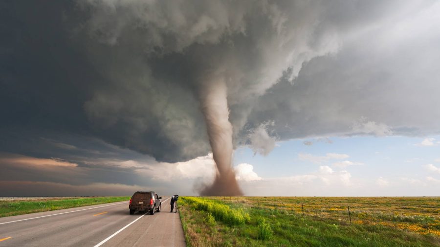 Tornadele şi ploile torenţiale se răspândesc în centrul şi sudul SUA