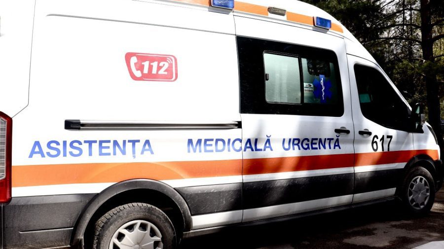 Un bărbat a fost găsit la sol pe o stradă din Bălți. Medicii, chemați la fața locului