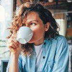 Cafeaua poate reduce durata somnului cu zeci de minute. Specialiștii recomandă ora până la care ar trebui consumată