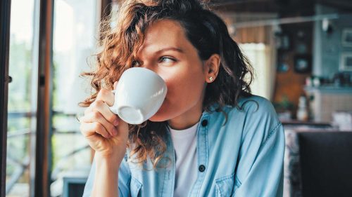 Cafeaua poate reduce durata somnului cu zeci de minute. Specialiștii recomandă ora până la care ar trebui consumată
