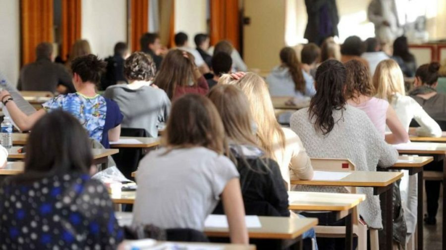 Ore suplimentare, testări tematice și consiliere. Municipalitatea ajută elevii să se pregătească de examene