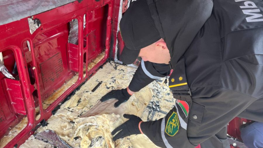 FOTO 580 de kg de explozibil, găsite într-o mașină cu numere moldovenești. Unde intenționa să ajungă