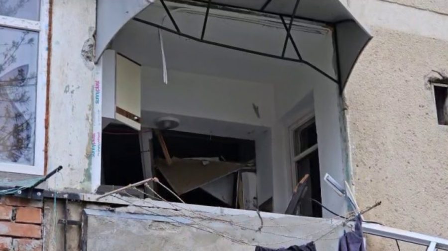 Explozie puternică într-un bloc din România. Un adult și un copil au suferit arsuri grave