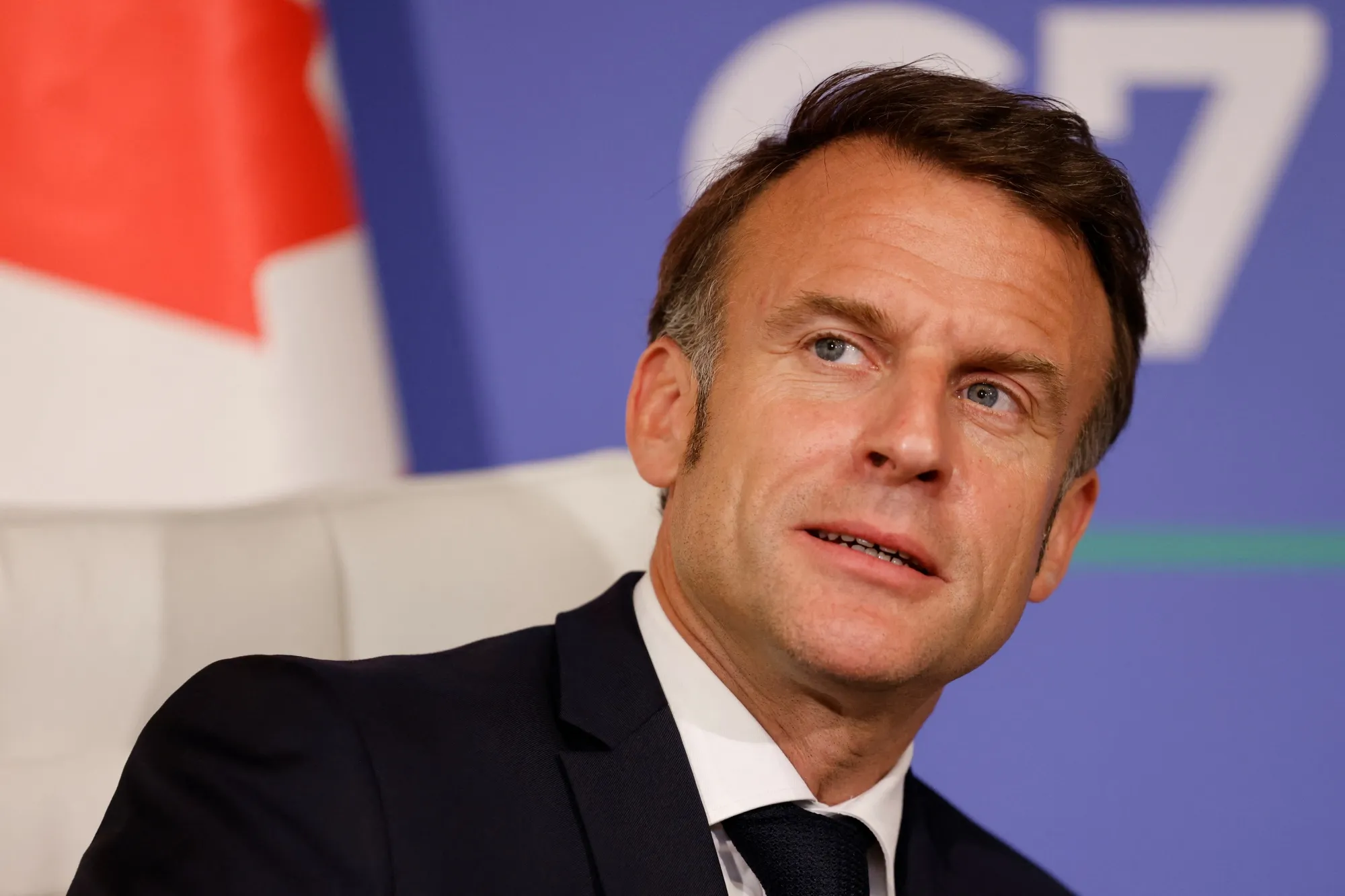 Macron interzice „protestele nelegitime” în următoarele zile. Măsurile de securitate aplicate, ca să prevină violențele