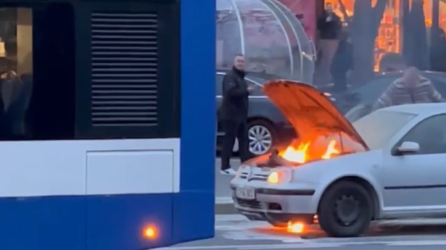 VIDEO Incendiu în sectorul Ciocana al Capitalei. O mașină a fost cuprinsă de flăcări