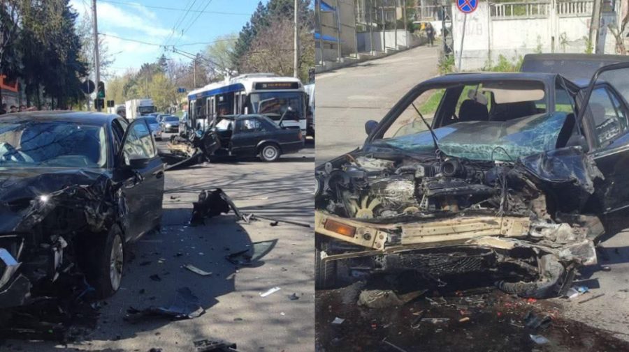 VIDEO Trei mașini s-au tamponat grav pe o stradă din Chișinău. O persoană a avut de suferit