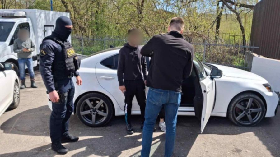 Percheziții în Chișinău. Doi polițiști și un intermediar au fost reținuți și plasați în izolatorul CNA