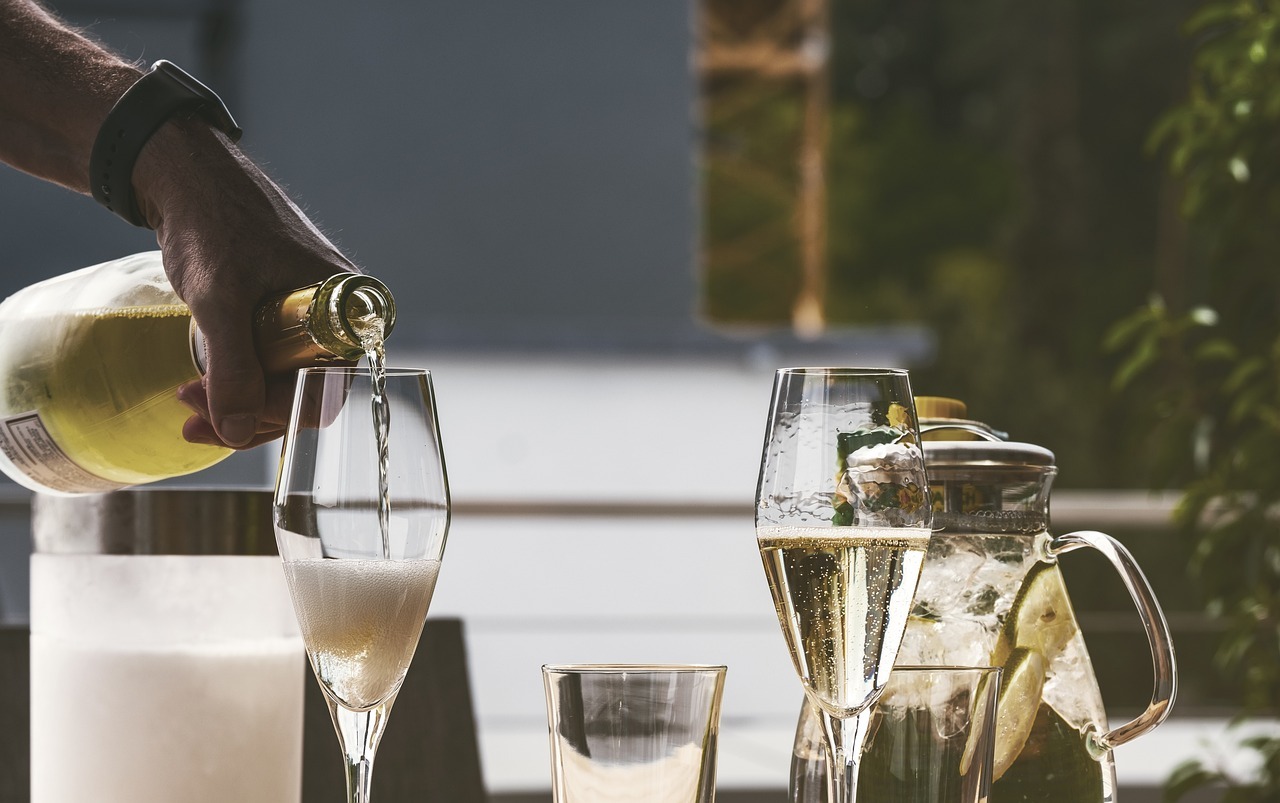 Șampania franceză, recolta 2026, ar putea avea până la 15% alcool. Care este motivul