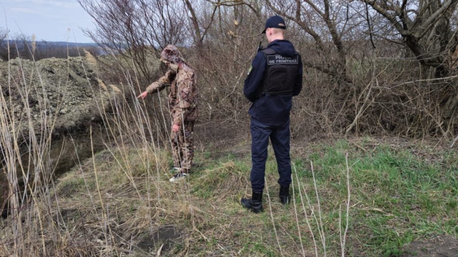 FOTO Un străin – descoperit în zona de frontieră. Ce au găsit polițiștii de frontieră asupra lui