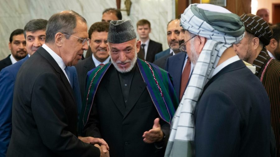 Din teroriști, au devenit prieteni? Rușii vor să ridice interdicția pentru mișcarea „Taliban”