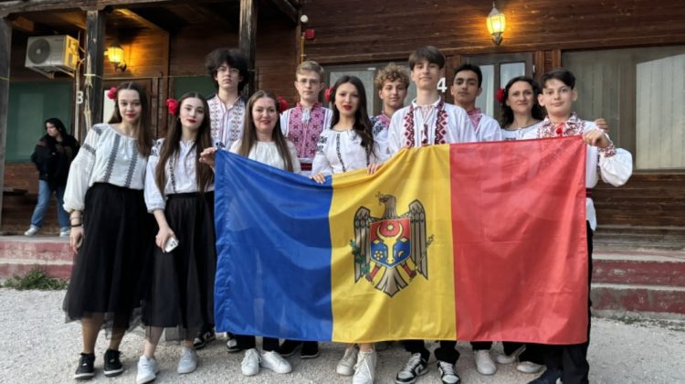 Tineri din Moldova, campioni la un concurs internațional de robotică