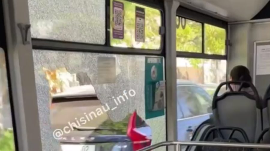 Incident într-un autobuz de pe ruta 39. Un geam s-ar fi spart din senin