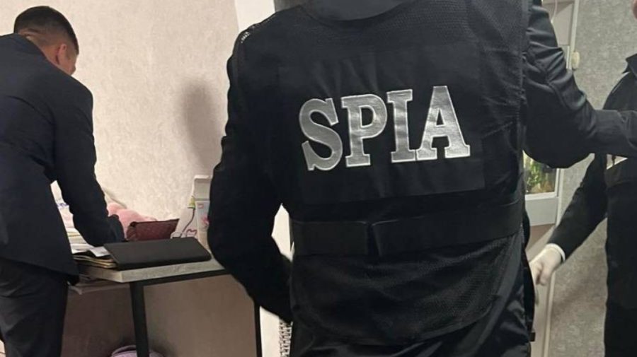 Domiciliul unui polițist de frontieră, percheziționat de ofițerii SPIA. Au fost ridicate mai multe probe