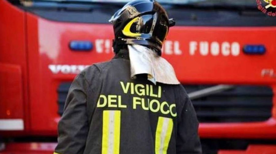 Un român și-a incendiat ginerele în Italia. A turnat benzină pe mașina în care tânărul se afla, dar a luat foc și el