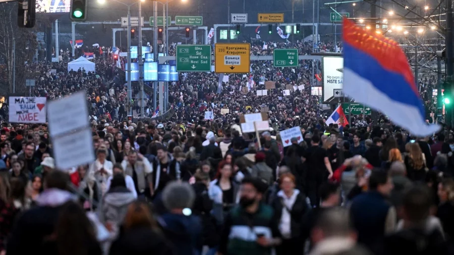 Serbia: Baricade în Belgrad în cea de-a doua noapte de proteste
