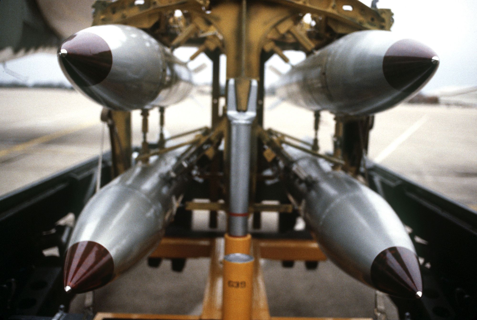 Kremlinul avertizează Lituania să nu amplaseze arme nucleare pe teritoriul său. Amenință că poate deveni țintă