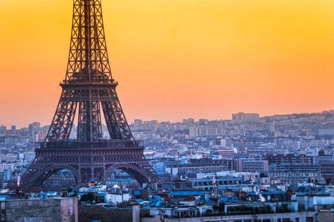 Directorul Turnului Eiffel demisionează după scandalul excluderii angajatelor în timpul vizitei unui grup hindus