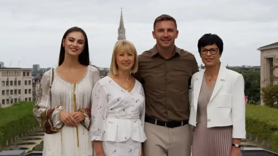 Familia Crețu – invitați speciali la Bruxelles! Comisara europeană Marta Kos le-a făcut excursie și i-a chemat acasă