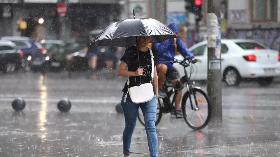 Vreme schimbătoare pe 18 august: ploi slabe și descărcări electrice, cu temperaturi de până la 28°C