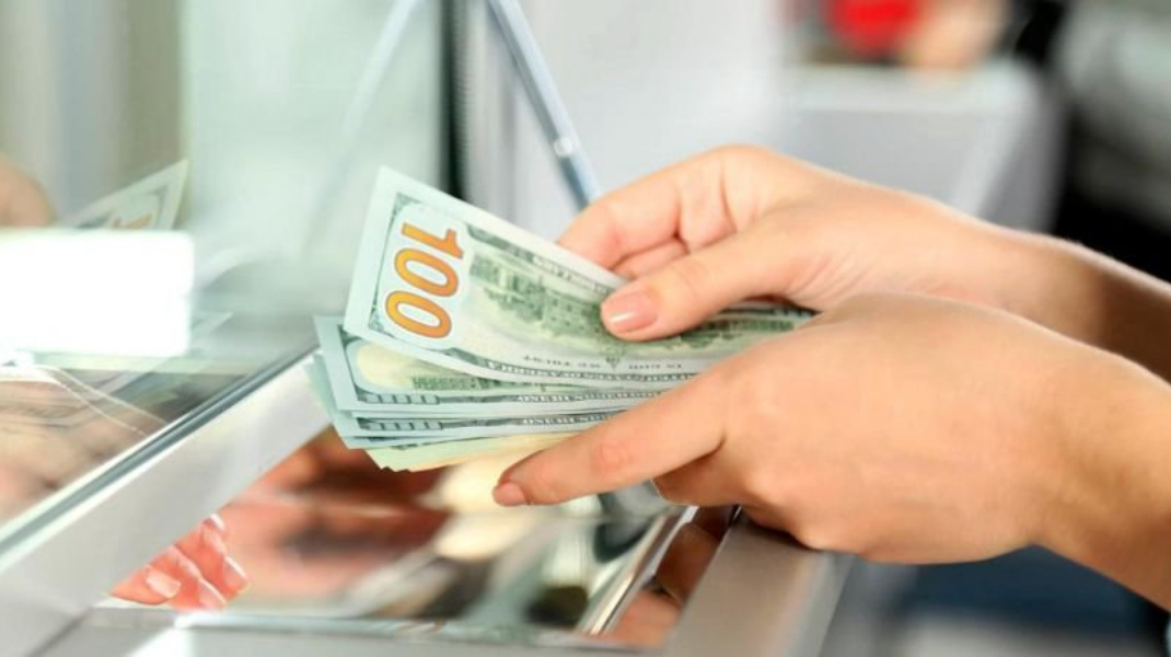Curs valutar 24 septembrie 2026: Cât valorează un euro și un dolar