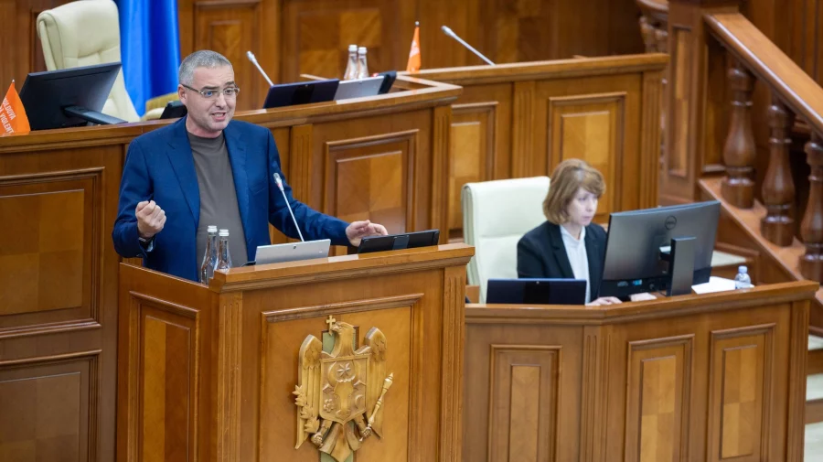 Renato Usatîi: Nu poți cere rezultate de la oameni plătiți cu 10 mii lei și, în același timp, să le mărești atribuțiile