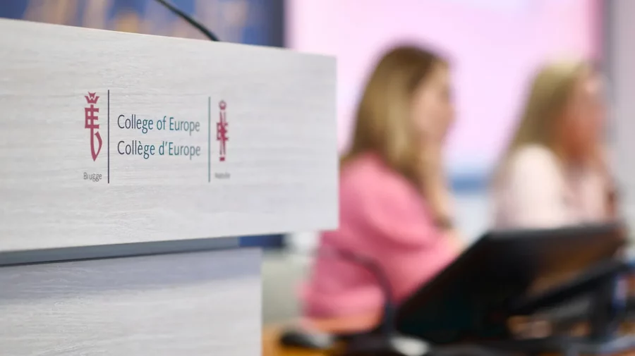 Burse pentru moldoveni la Colegiul Europei: Se asigură cazarea, mesele și cursuri de limbi străine