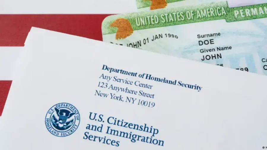 Trump a ordonat o revizuire amplă a cărților verzi emise imigranților din 19 țări