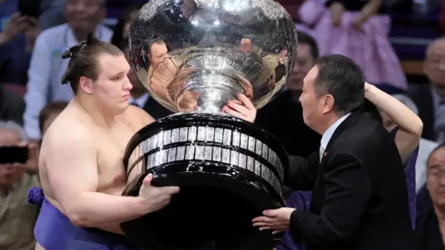 Istoria interesantă a ucraineanului care a fugit de război, dar a devenit împărat la sumo în Japonia