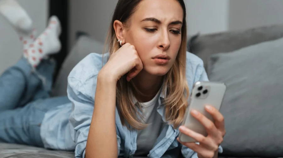 Detox digital și pauza de social media: De ce sunt importante și cum le faci fără stres