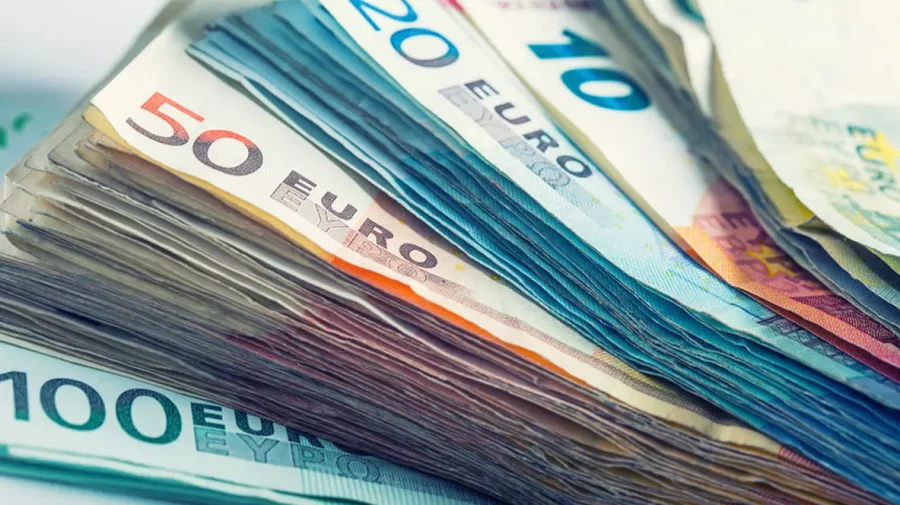 Curs valutar 11 decembrie 2025: Cât valorează un euro și un dolar