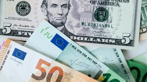 Curs valutar 14 august 2026: Cât valorează un euro și un dolar