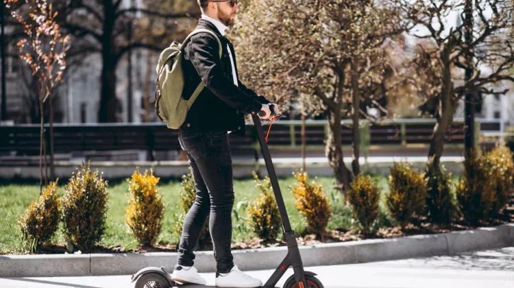 Noi reguli în centrul Bruxelles-ului: biciclete și trotinete interzise după ora 11:00