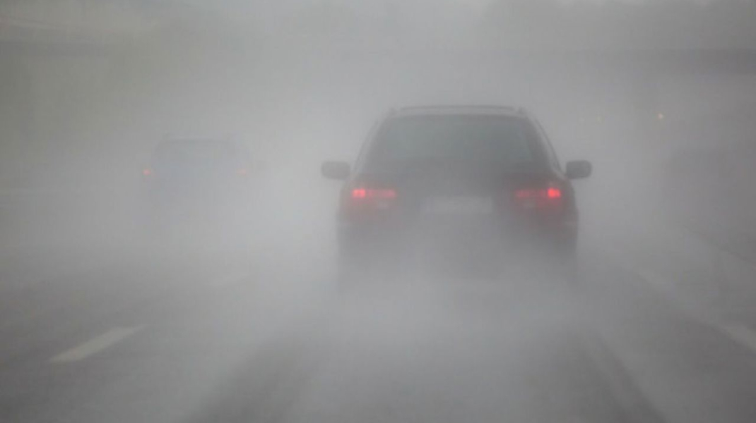 Maximă prudență! Meteorologii au emis cod galben de ceață densă în Republica Moldova