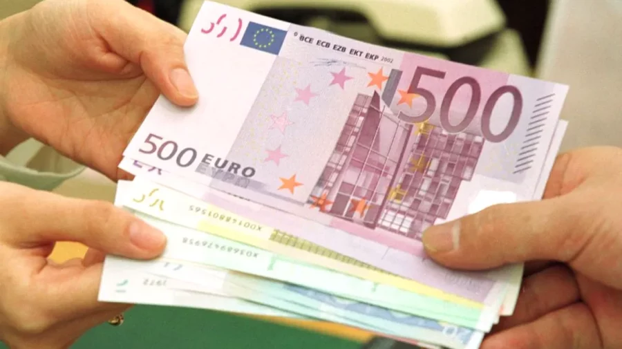 Curs valutar 13 ianuarie 2026: Cât valorează un euro și un dolar