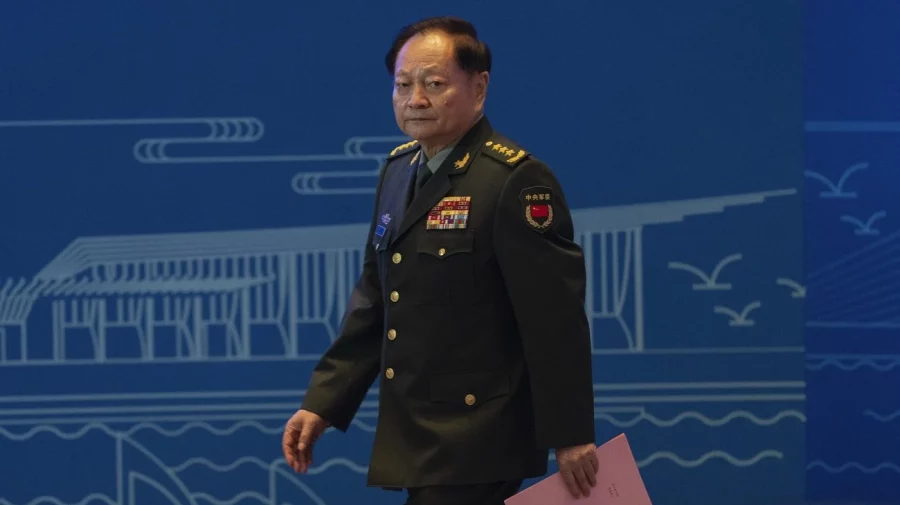 VIDEO Zvonuri de lovitură de stat în China explodează pe rețele, chiar când Starmer ajunge la Beijing