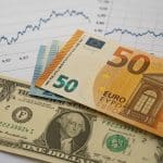 Curs valutar 25 august 2026: Cât valorează un euro și un dolar