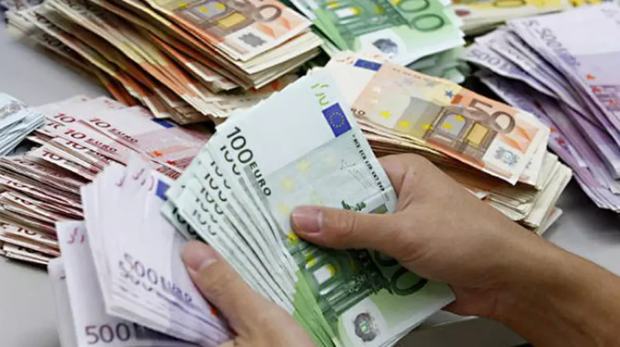 Curs valutar 27 martie 2026: Cât valorează un euro și un dolar