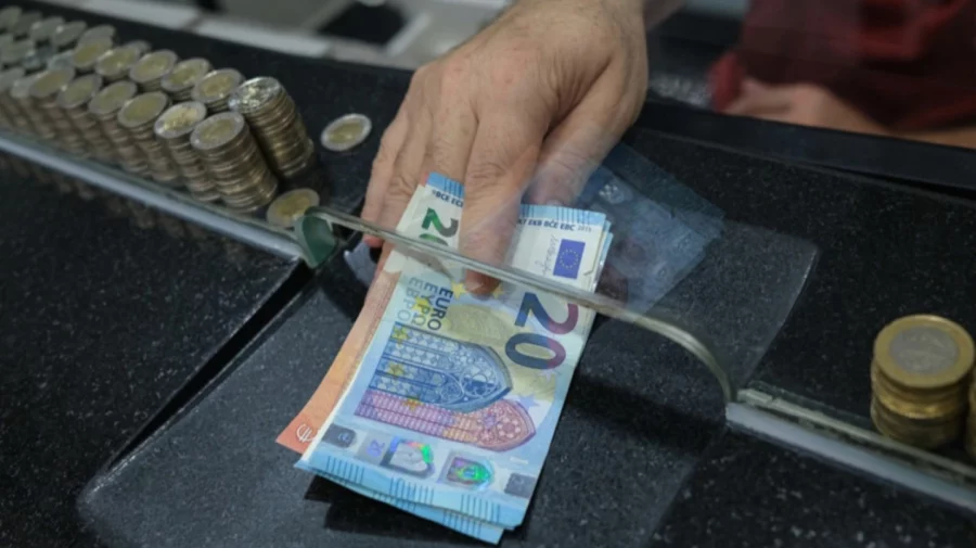 Curs valutar 20 februarie 2026: Cât valorează un euro și un dolar