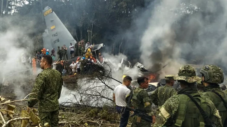VIDEO Catastrofă aviatică de proporții în Columbia. Un avion Hercules s-a prăbușit cu peste 100 de soldați la bord