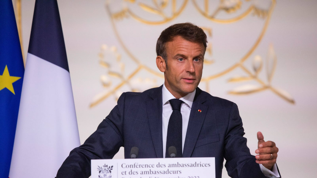 Macron recunoaște că poate nu a făcut suficient pentru tineri, după protestele din Franța