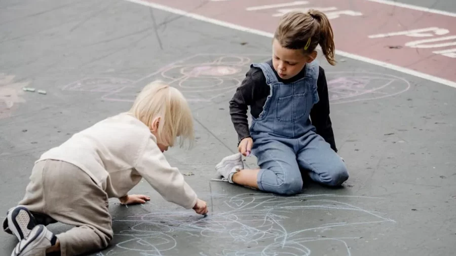 De ce copiii de la sat sunt mai predispuși la depresie, iar cei din oraș la ADHD